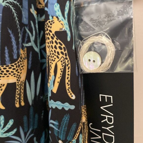 Evryday Jane Women's Animal Print Faux Silk Button Up Shirt 2XL Safari - Picture 4 of 8